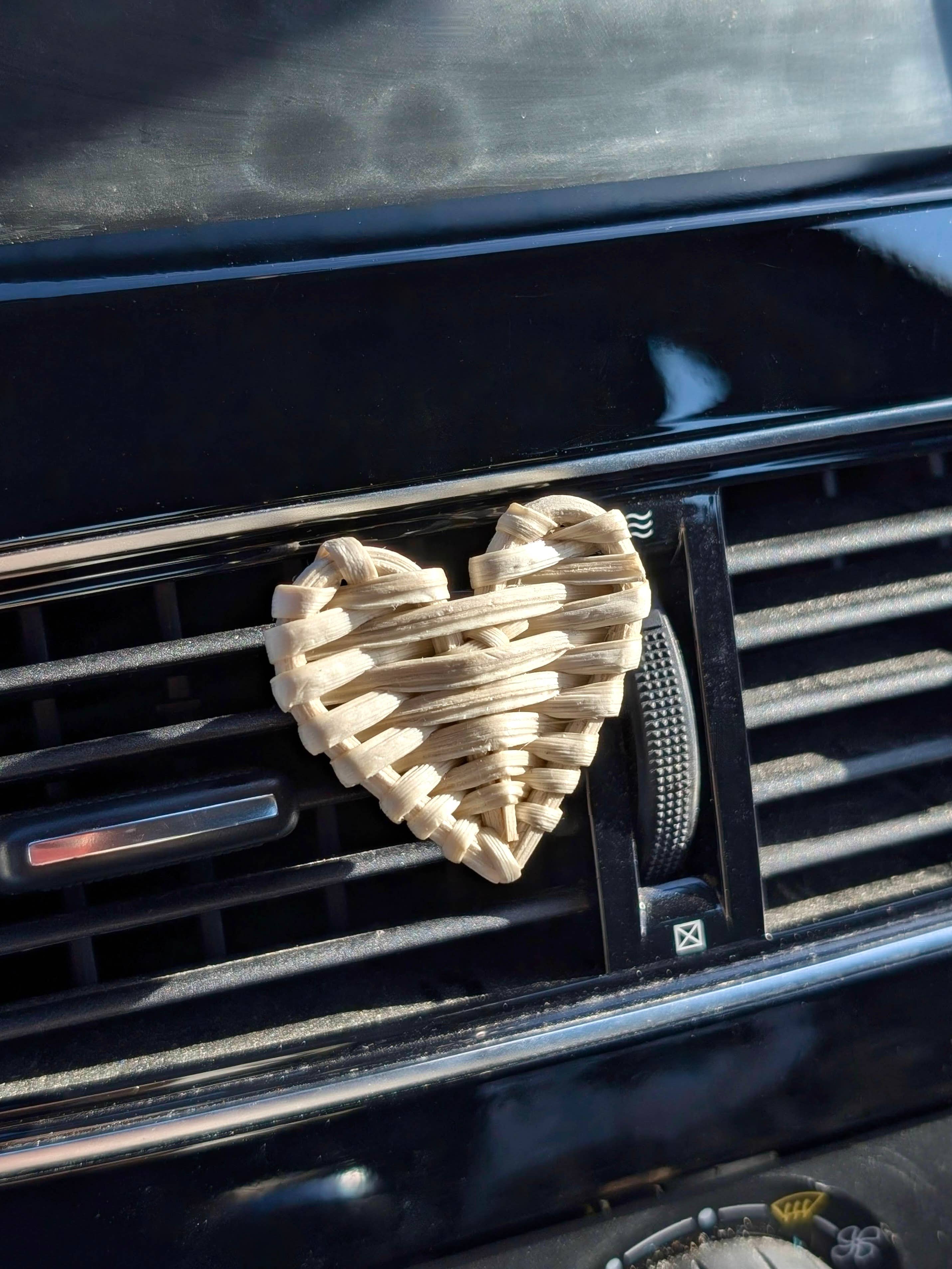 Diffuseur d'huile essentielle voiture pour en rotin - Cœur