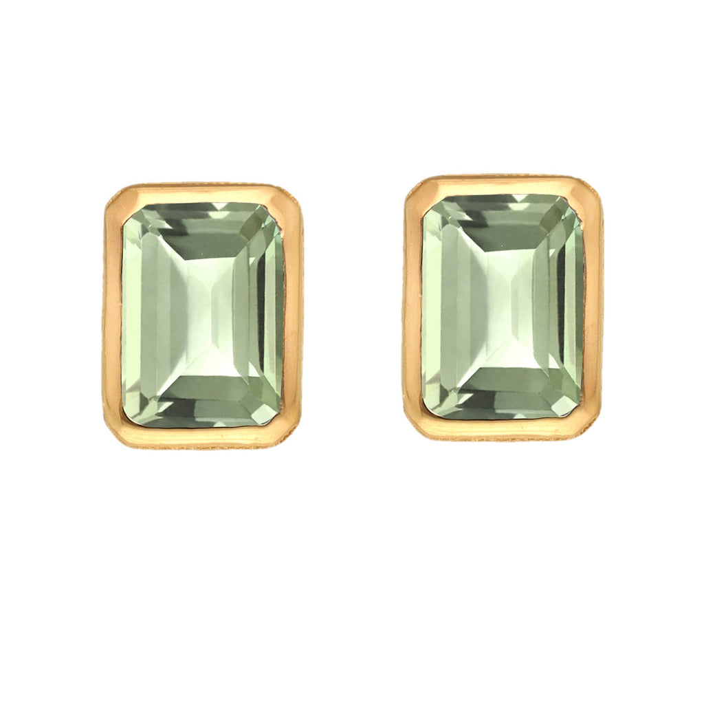 Boucles d'oreilles clous en argent plaqué or avec améthyste verte