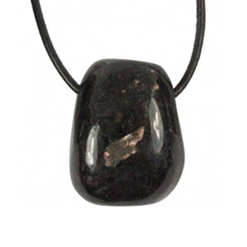 Pendentif Nuummite Groenland A (pierre trouée) + cordon