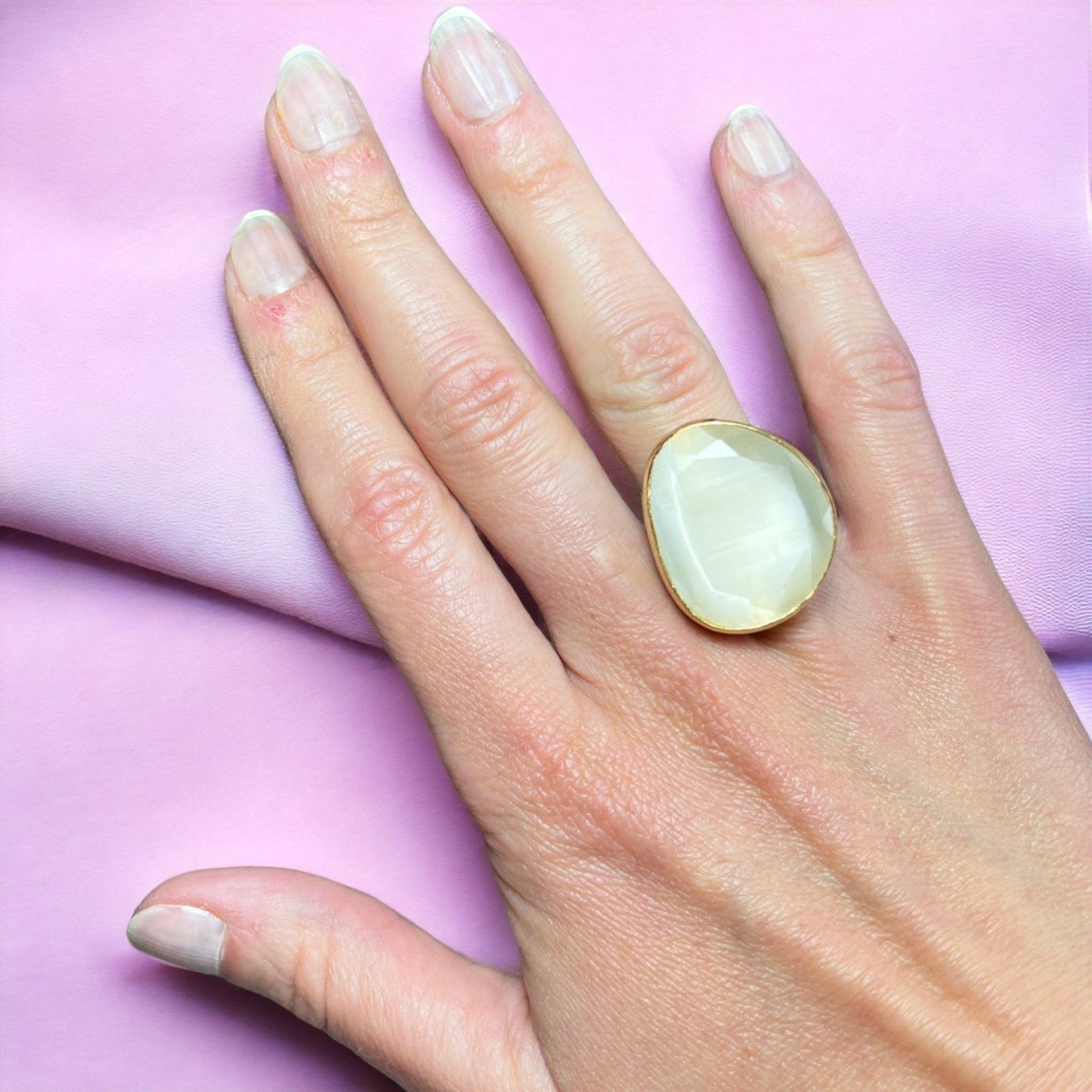 Bague "ZOELIE" pierre naturelle Agate blanche dorée or fin