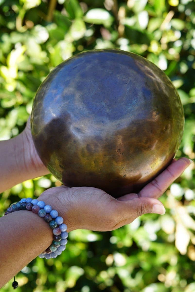 Bol chantant antique de petite taille de l'Himalaya avec son de longue résonance