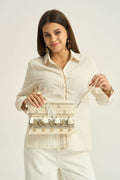 Pochette bohème beige brodée avec pompons
