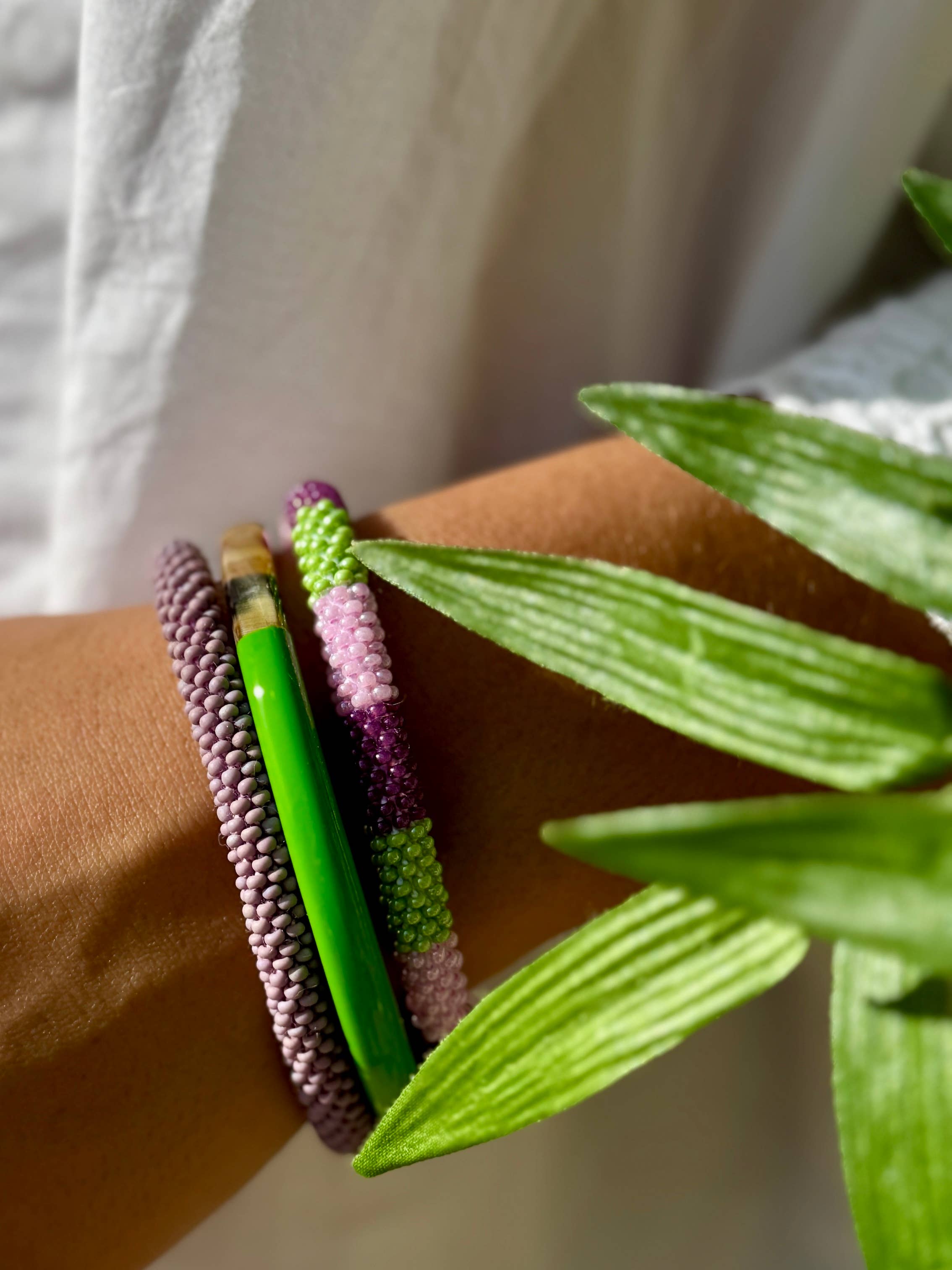 Bracelet népalais violet rose vert pomme