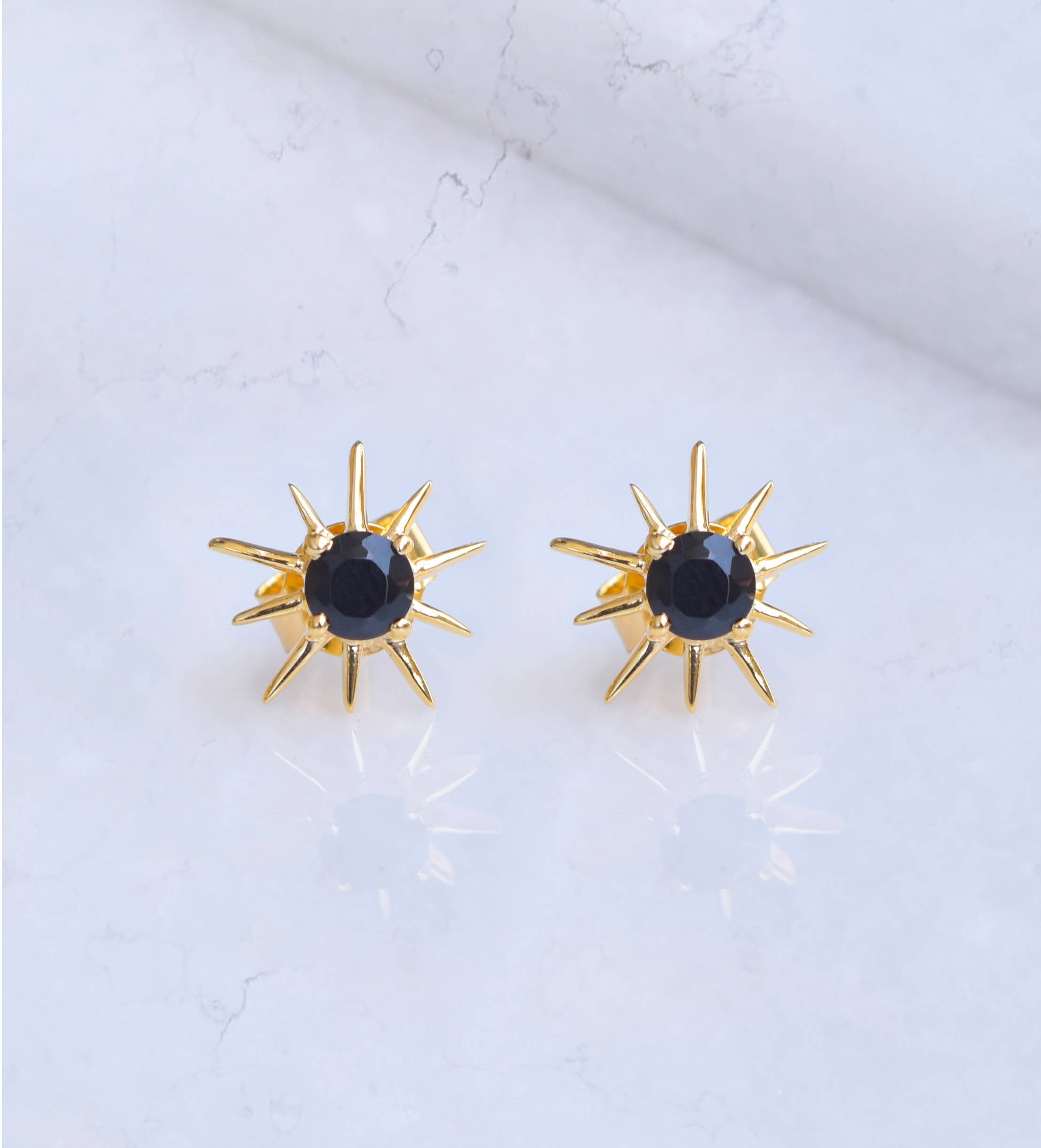 Boucles d'oreilles clous en argent 925 plaqué or avec Onyx noir soleil