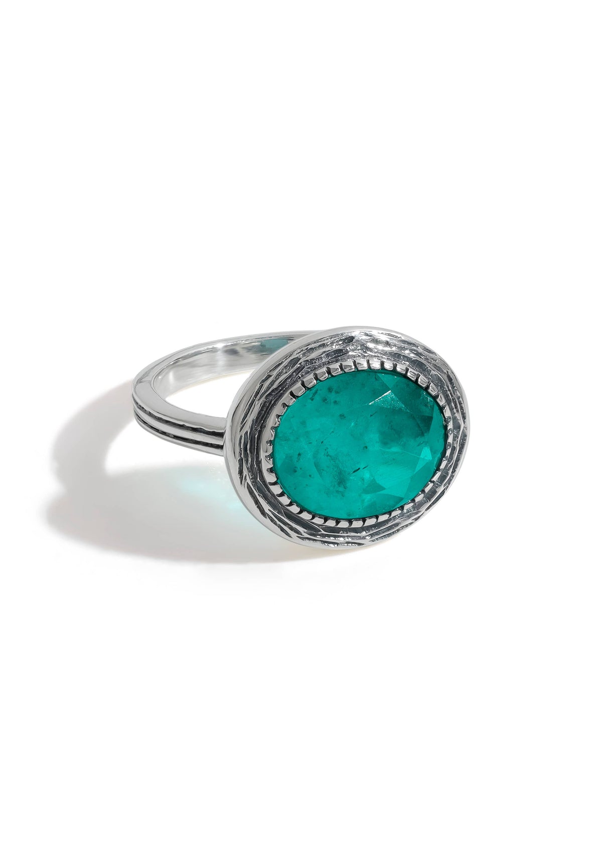 Bague solitaire en quartz émeraude à monture texturée plaquée argent