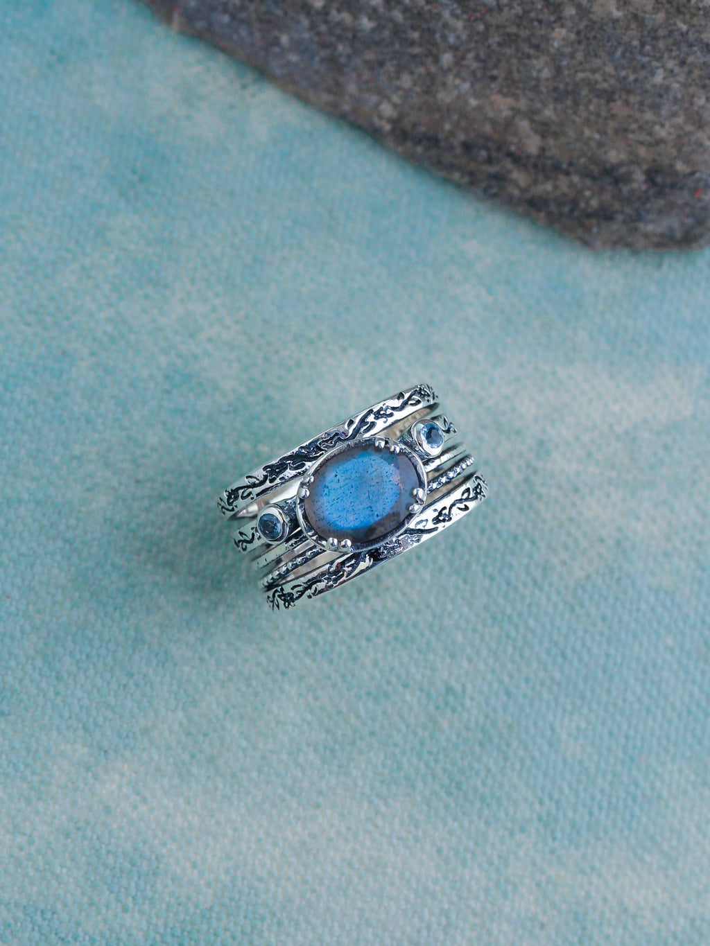 Bague ancienne en argent sterling Labradorite et Topaze bleue suisse