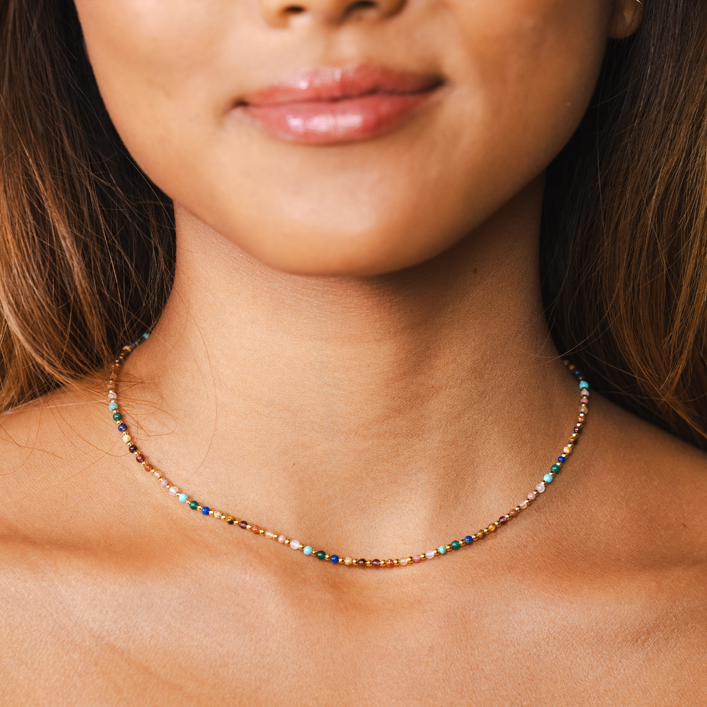 Collier Master Healer Healer Multi color 2 mm plaqué or Jade Jaspe Amazonite Quartz Œil de tigre Grenat Unakite