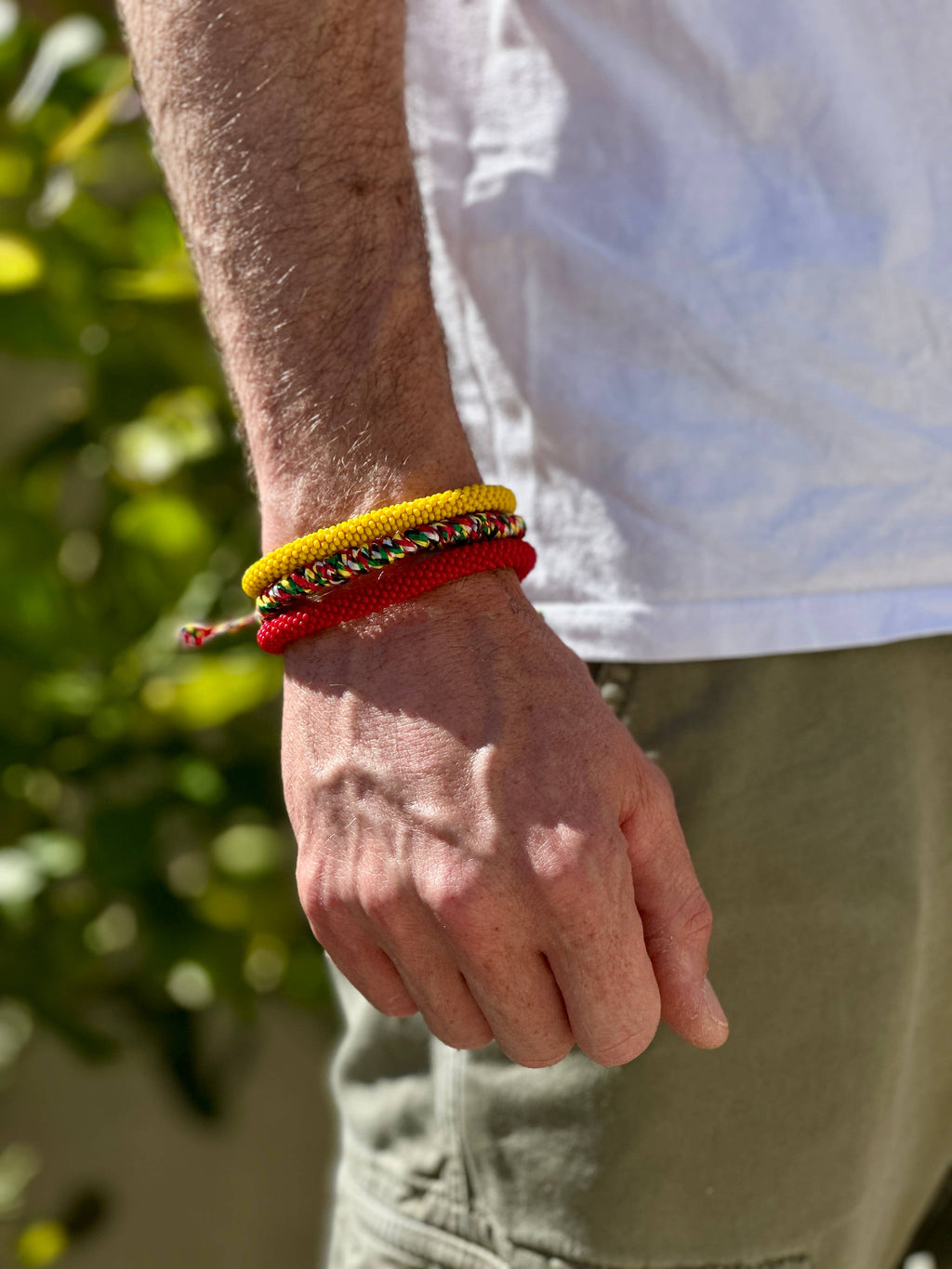 Bracelet tibétain tressé - modèle large Rouge blanc vert