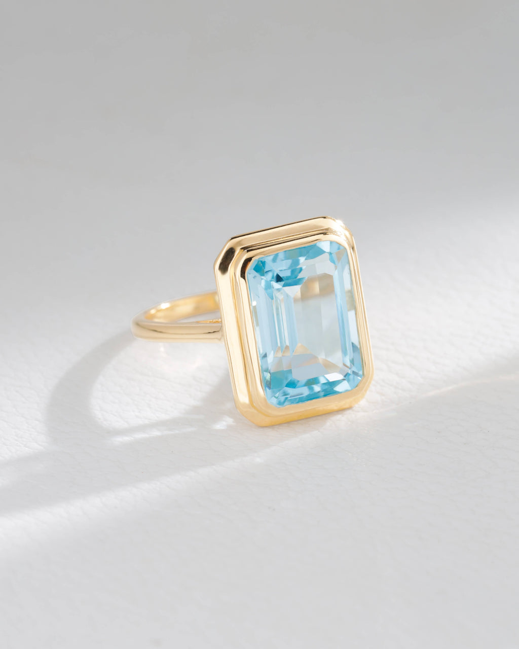 Bague Voûte Céleste en Argent Plaqué Or avec Topaze Bleu Ciel