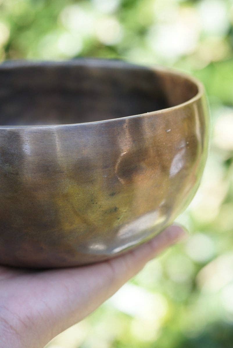 Bol chantant antique de petite taille de l'Himalaya avec son de longue résonance