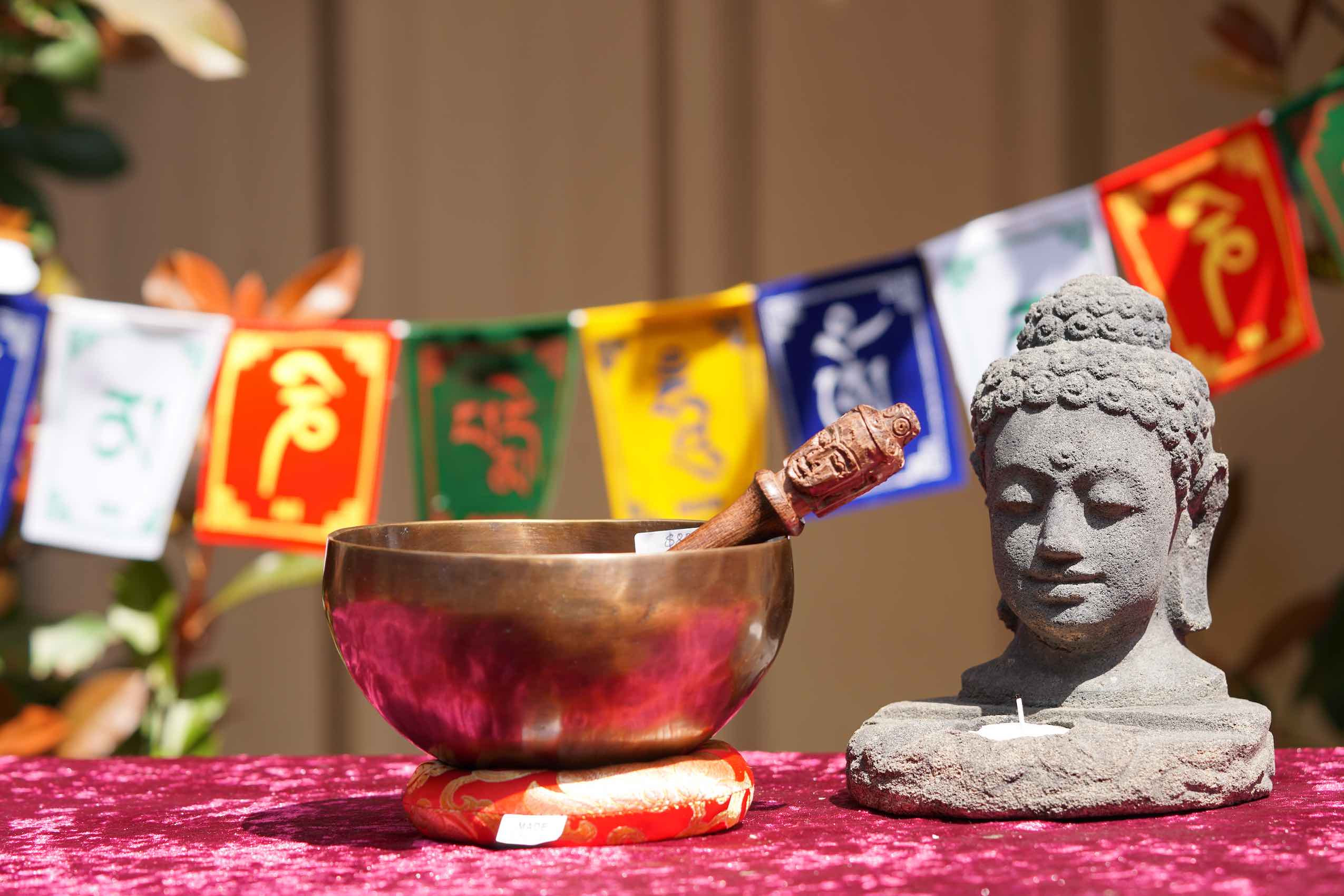 Bol chantant antique de petite taille de l'Himalaya avec son de longue résonance