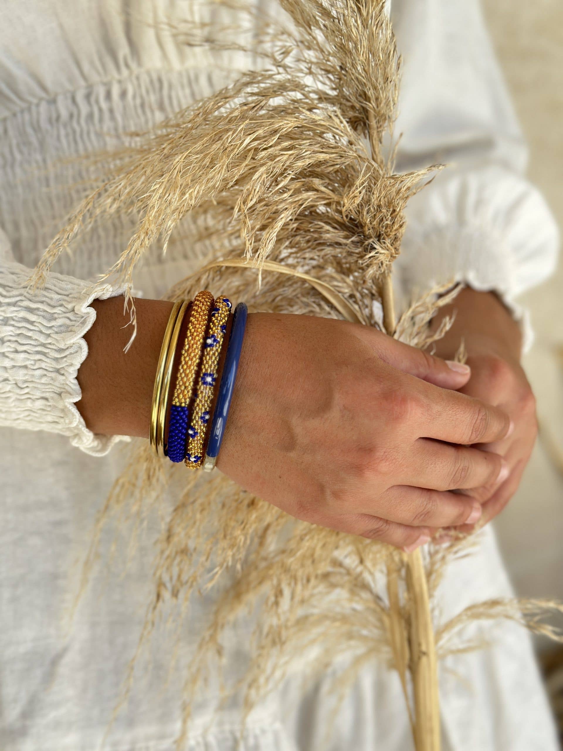 Bracelet népalais bleu lapis blanc doré
