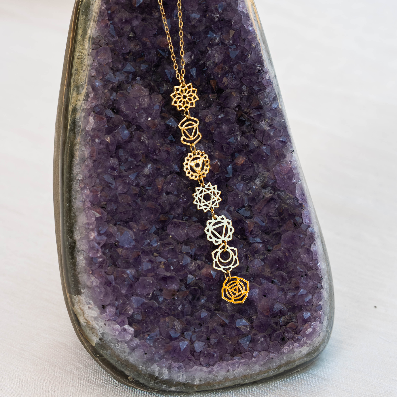 Collier Goutte Sept Chakras plaqué or