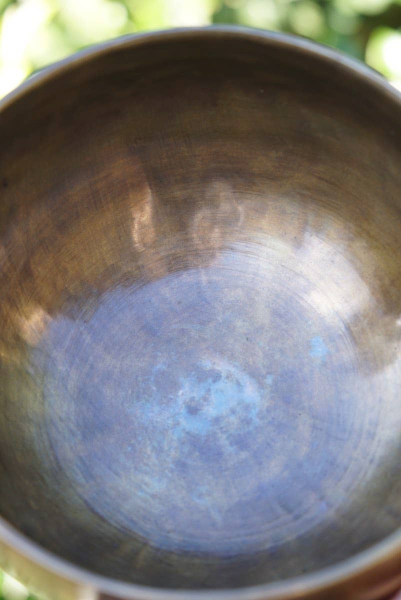 Bol chantant antique de petite taille de l'Himalaya avec son de longue résonance