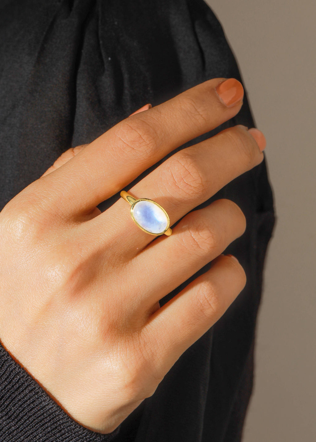 Bague texturée en argent plaqué or avec voile céleste Pierre de lune