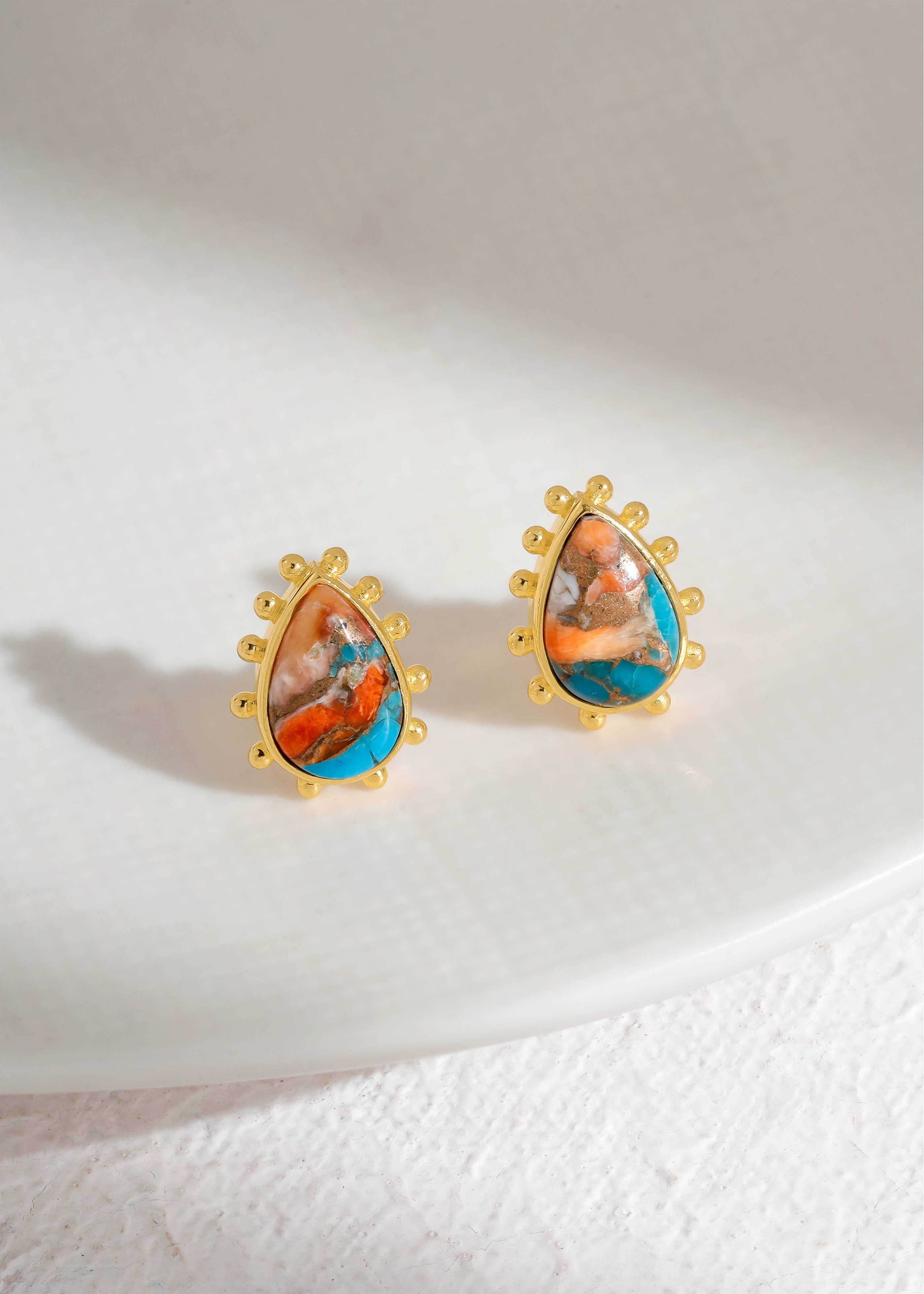 Boucles d'oreilles clous plaquées or avec goutte de perle Turquoise Oyster