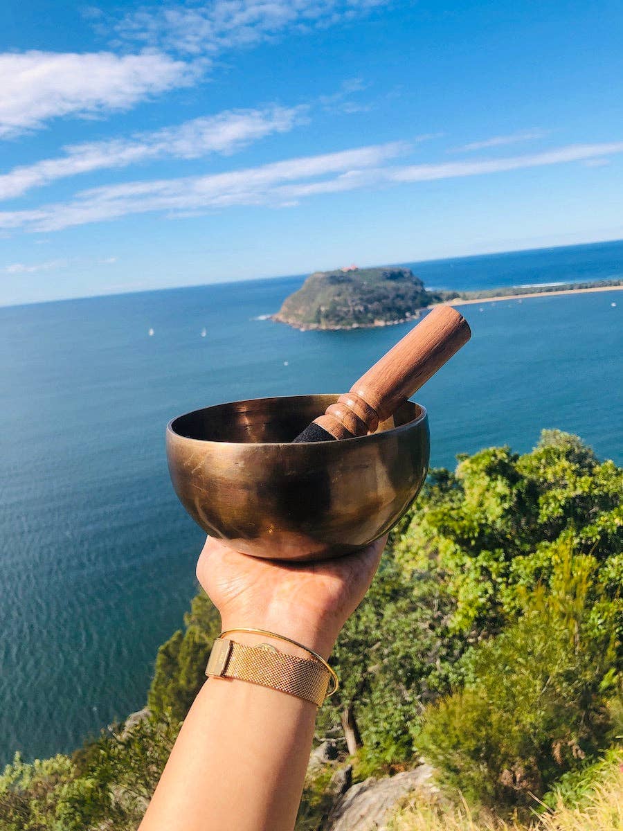 Bol chantant antique de petite taille de l'Himalaya avec son de longue résonance