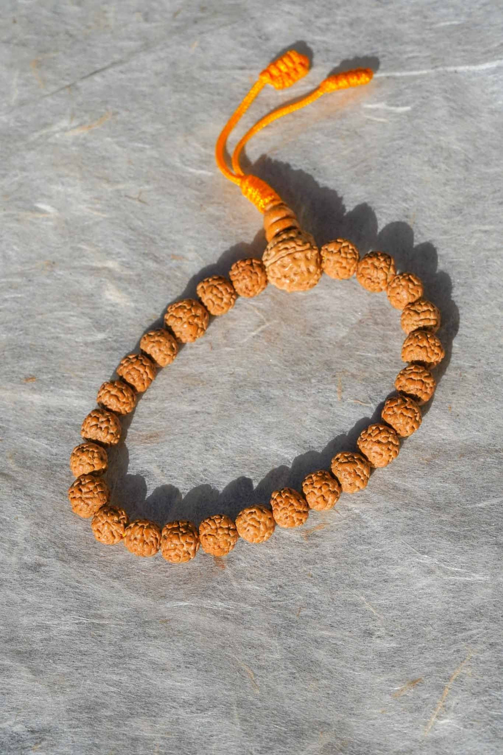 Bracelet en perles Rudraksha naturelles