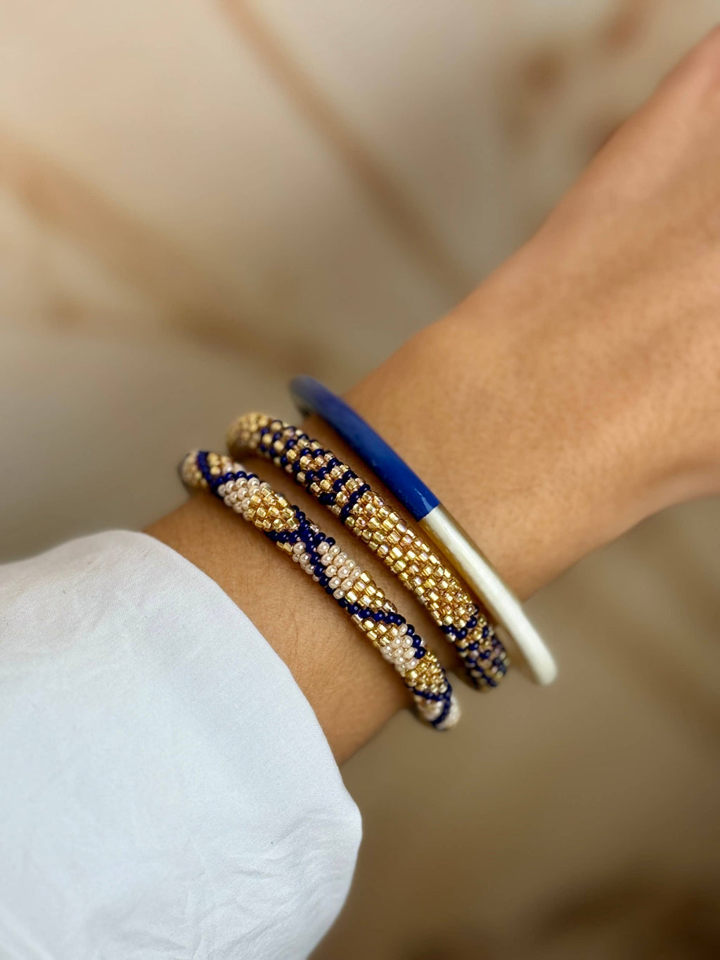 Bracelet népalais NC24-40 bleu lapis doré