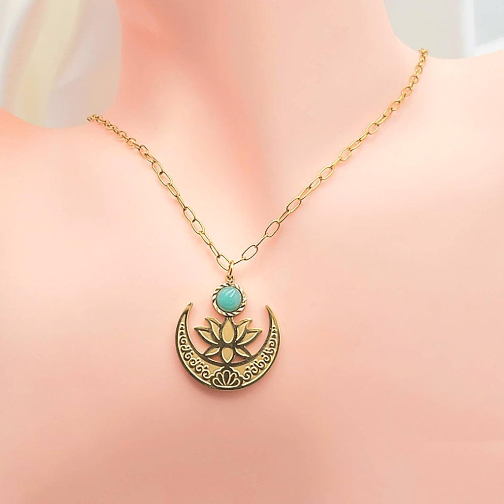 Collier court Padma ou fleur de lotus et Amazonite