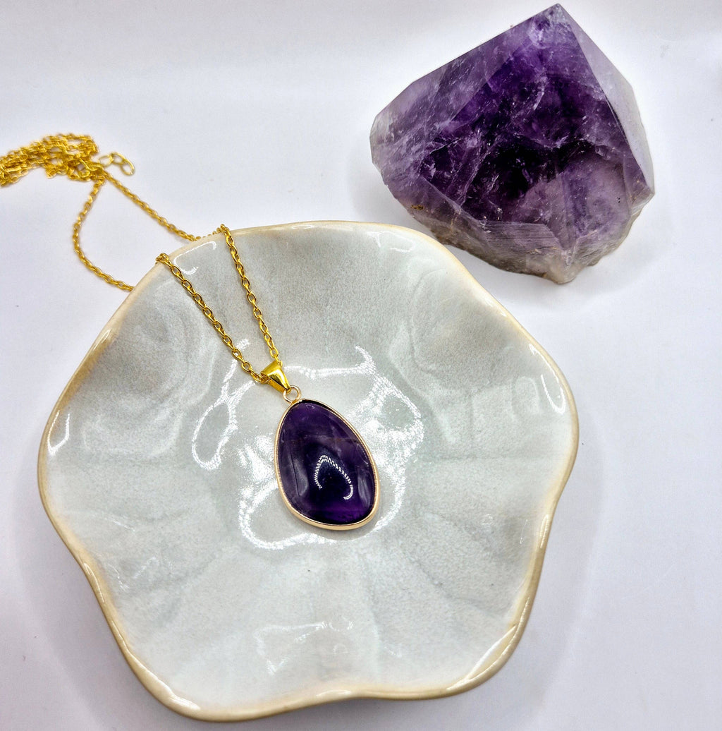 Collier en Améthyste de couleur dorée avec pendentif de 25 mm