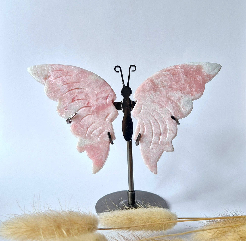 Papillon en Jade Rose sur Support – Sculpture en Pierre Précieuse Taillée à la Main 12–14 cm