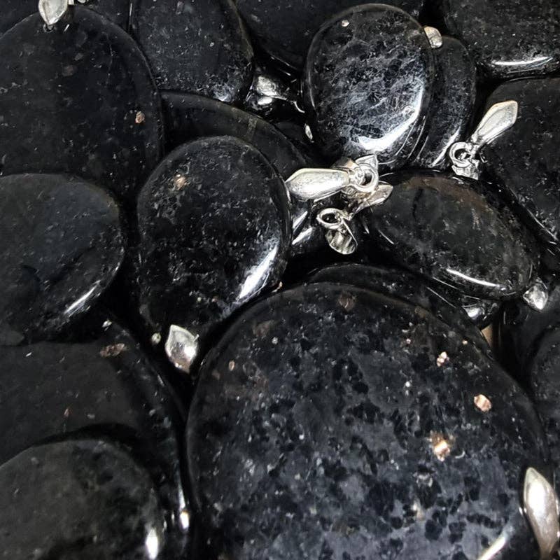 Pendentif Nuummite Groenland A (pierre plate)
