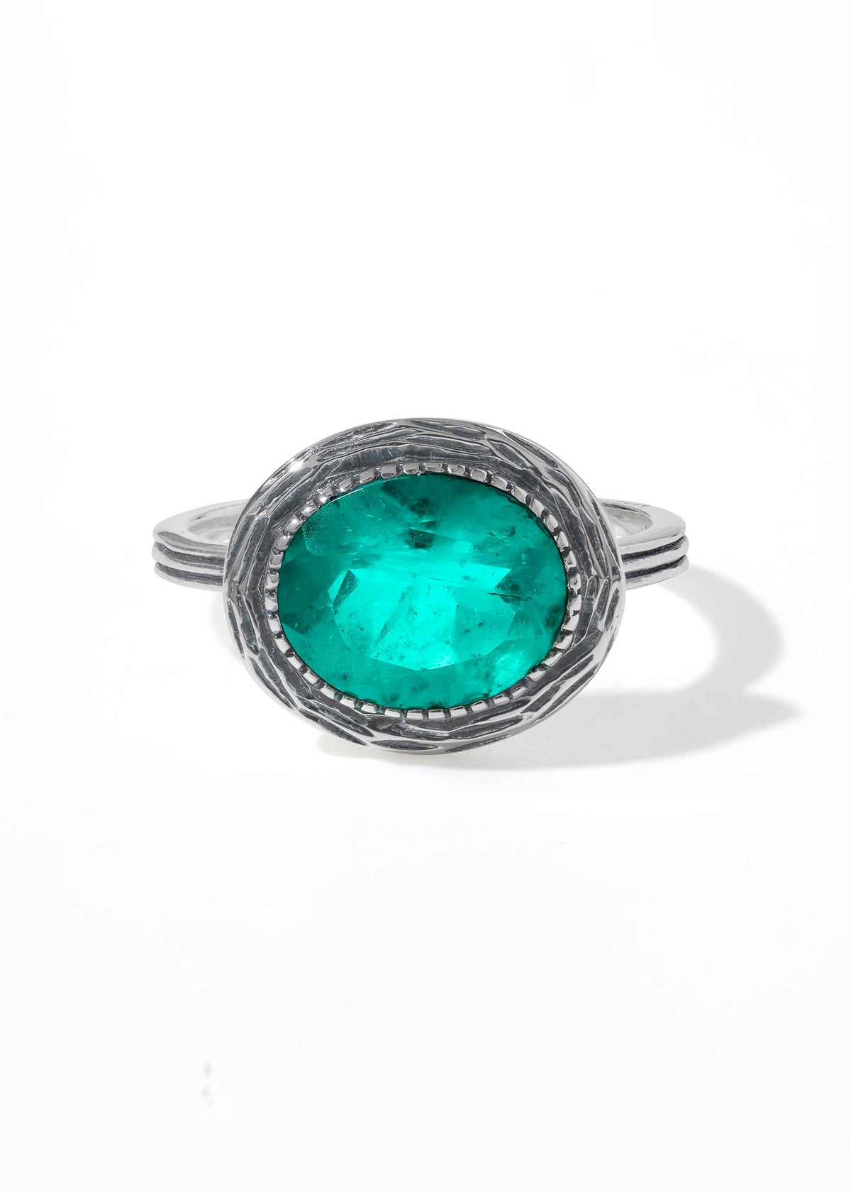 Bague solitaire en quartz émeraude à monture texturée plaquée argent
