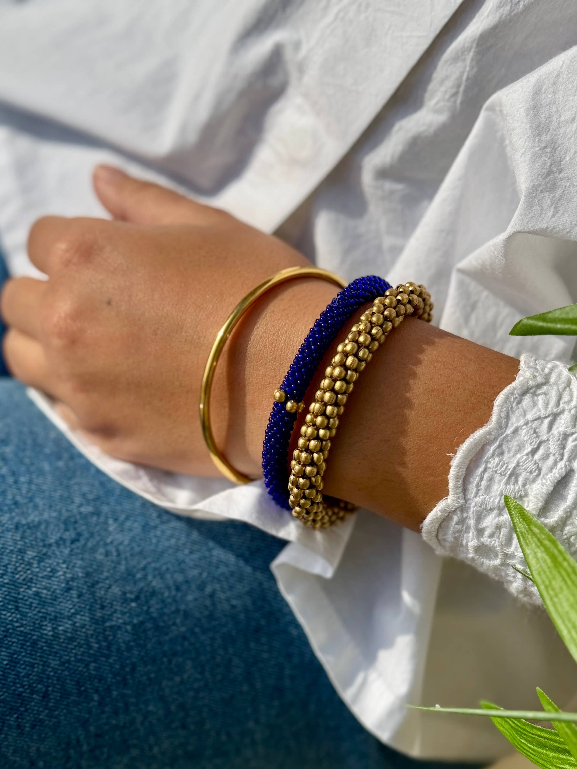 Bracelet népalais bleu foncé lapis doré