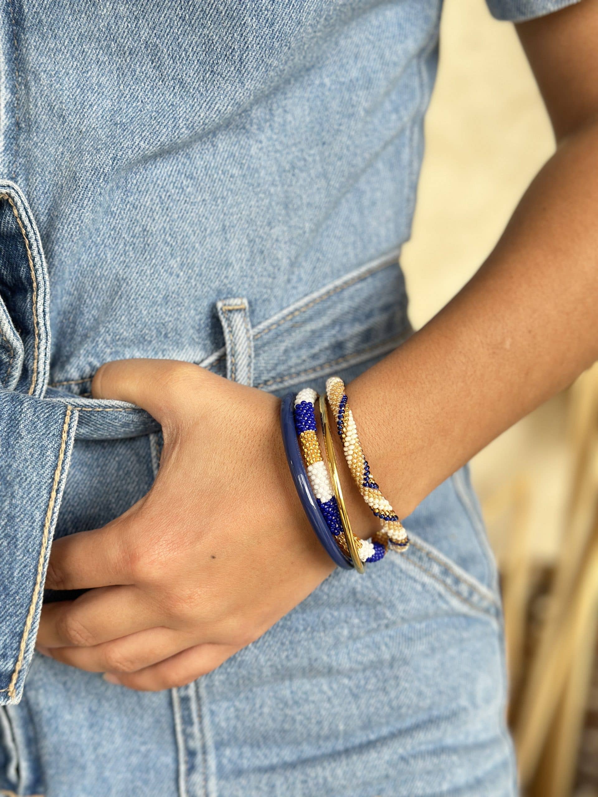 Bracelet népalais bleu lapis blanc doré