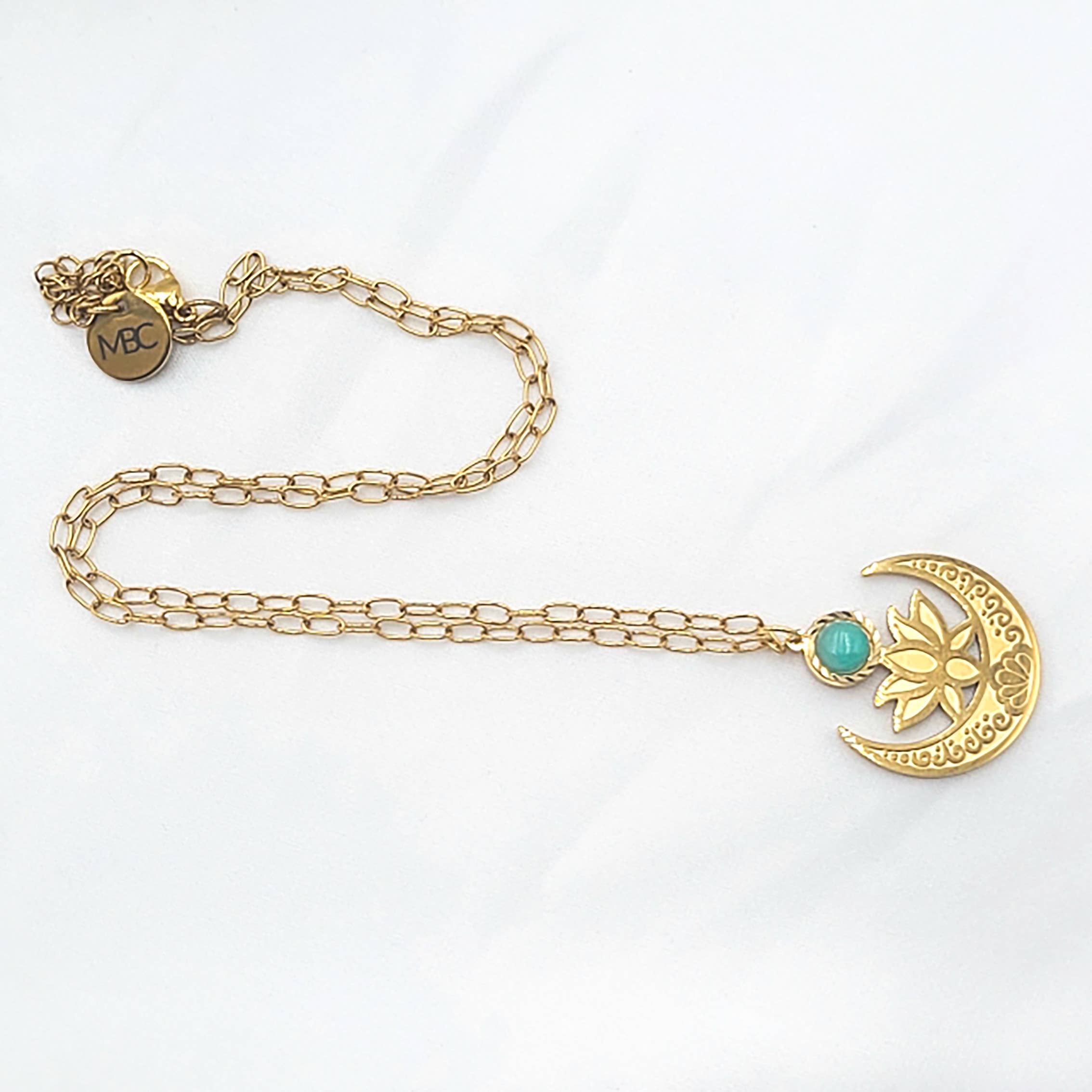 Collier court Padma ou fleur de lotus et Amazonite