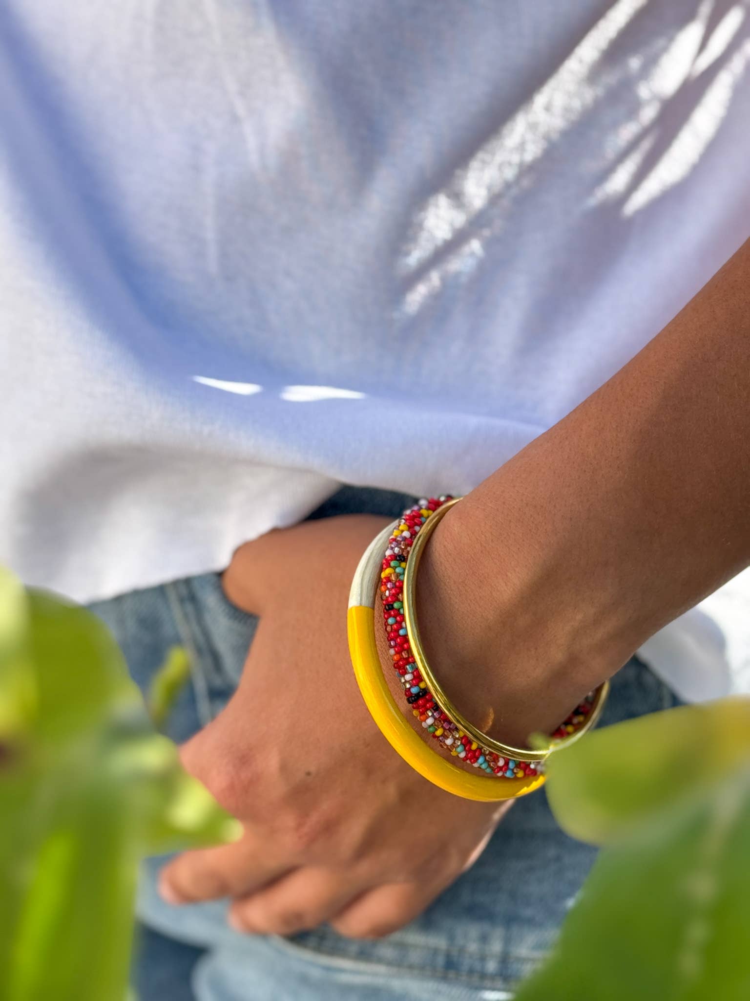 Bracelet népalais rouge multi color jaune bleu