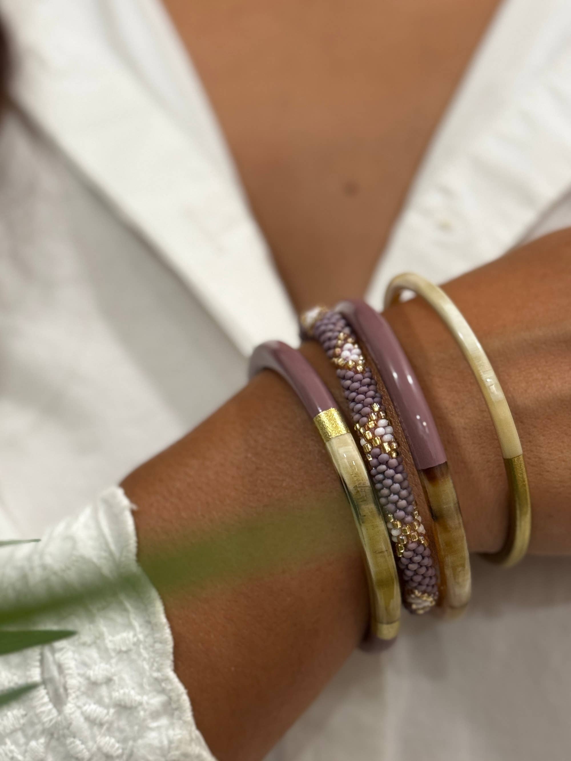 Jonc laqué en corne de buffle  Mauve poudré 6mm C60