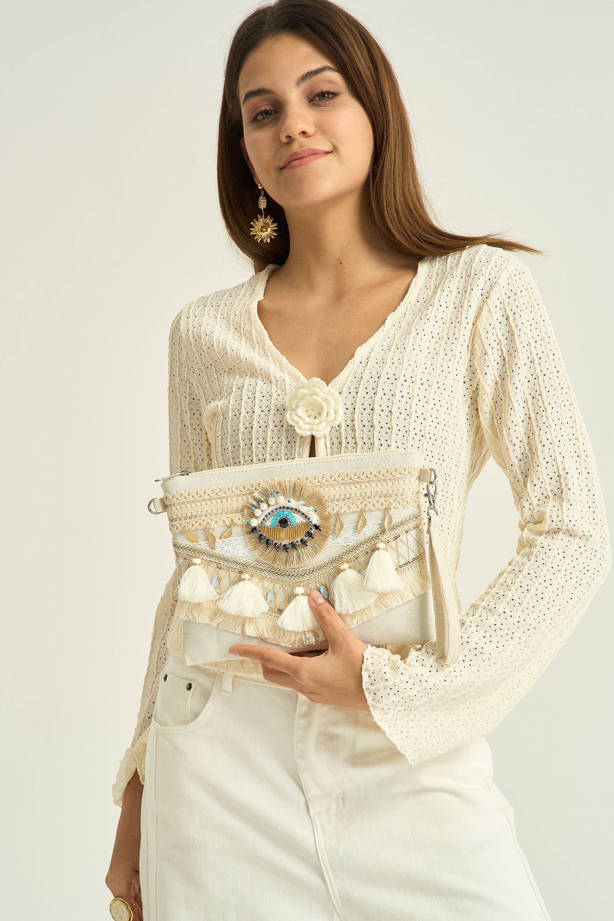 Pochette bohème beige brodée oeil protecteur avec pompons