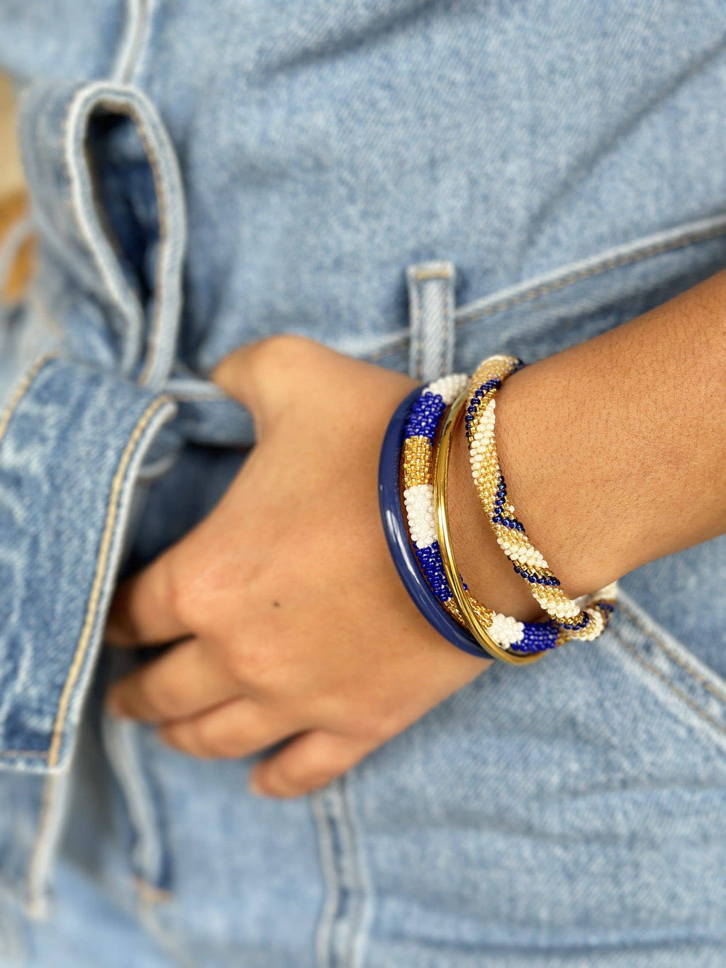 Bracelet népalais bleu lapis blanc doré
