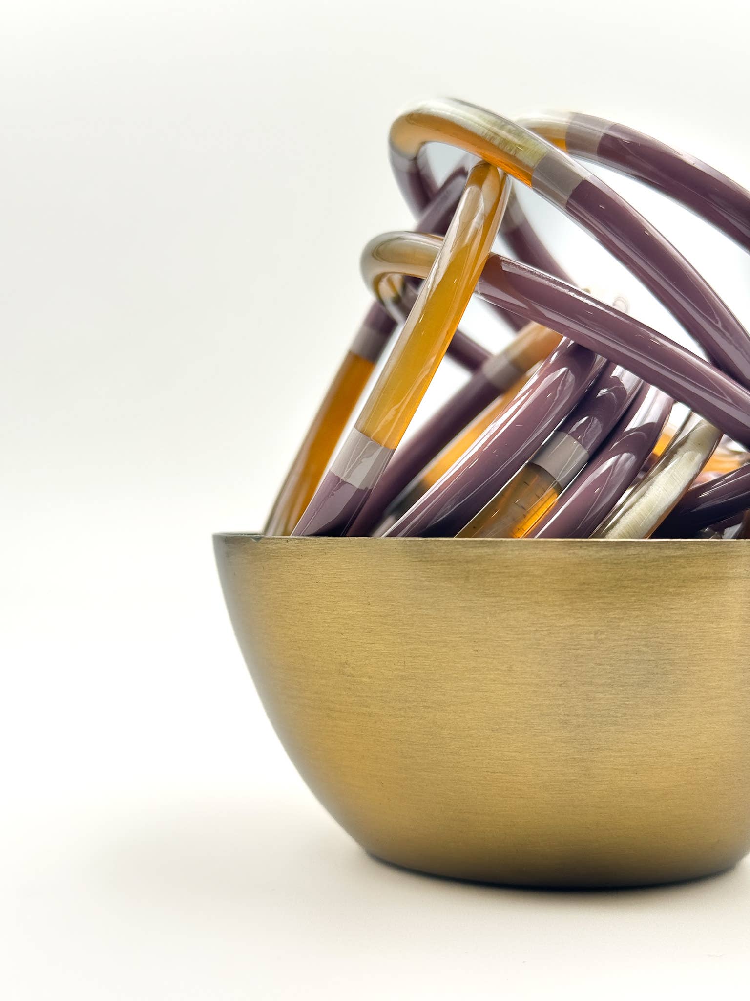 Jonc laqué en corne de buffle  Mauve poudré et beige 6mm C52