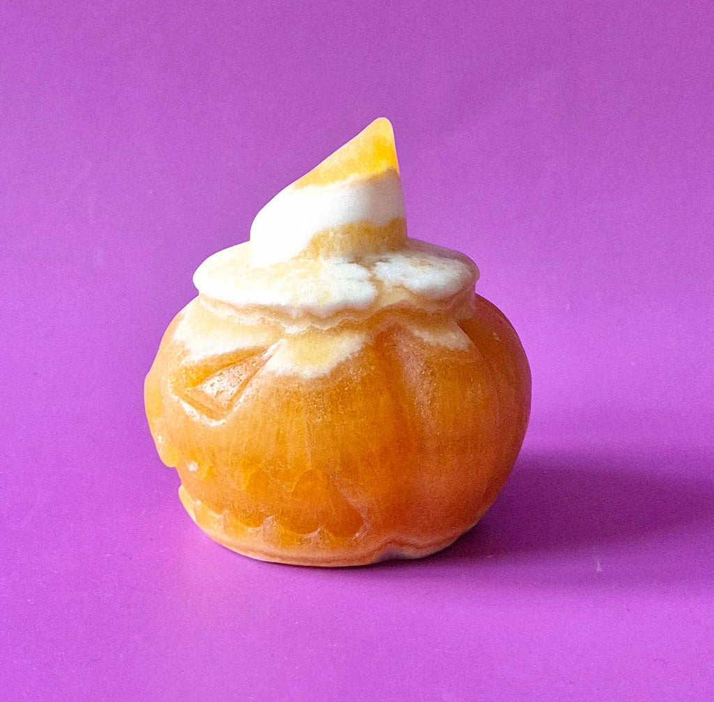 Citrouille d'Halloween en Calcite Miel avec Chapeau – env. 5 cm - Décoration en Pierre Précieuse