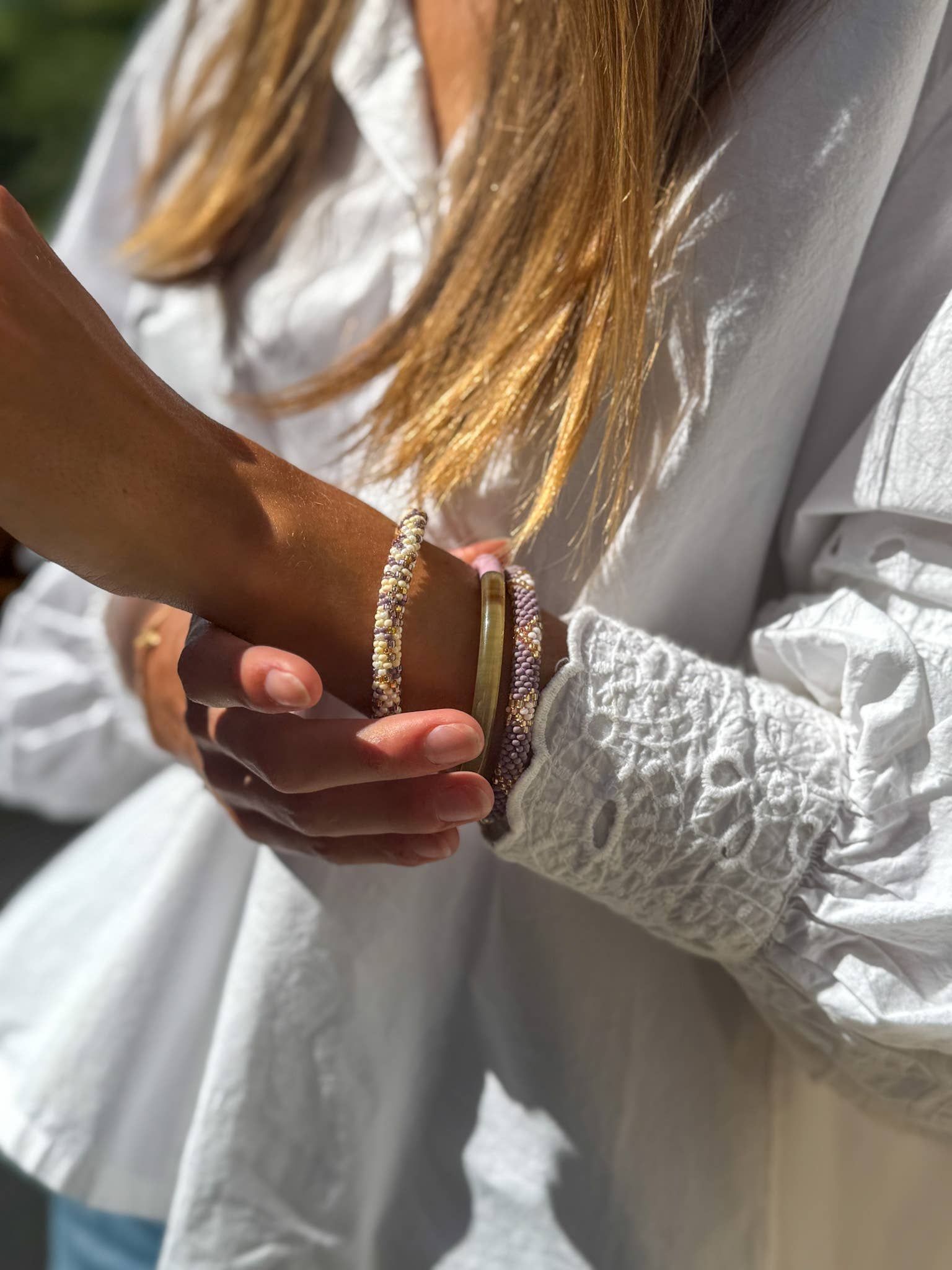 Nouvelle collection A/H 2026 Bracelet népalais B20 parme violet blanc doré
