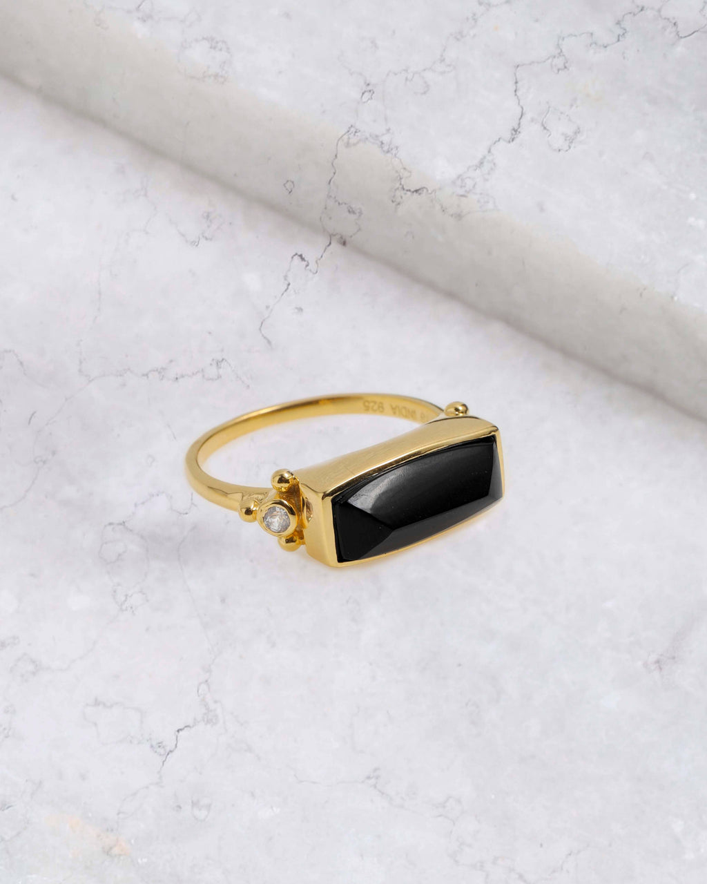 Bague en Argent 925 Plaqué Or avec Onyx Noir et Topaze Blanche