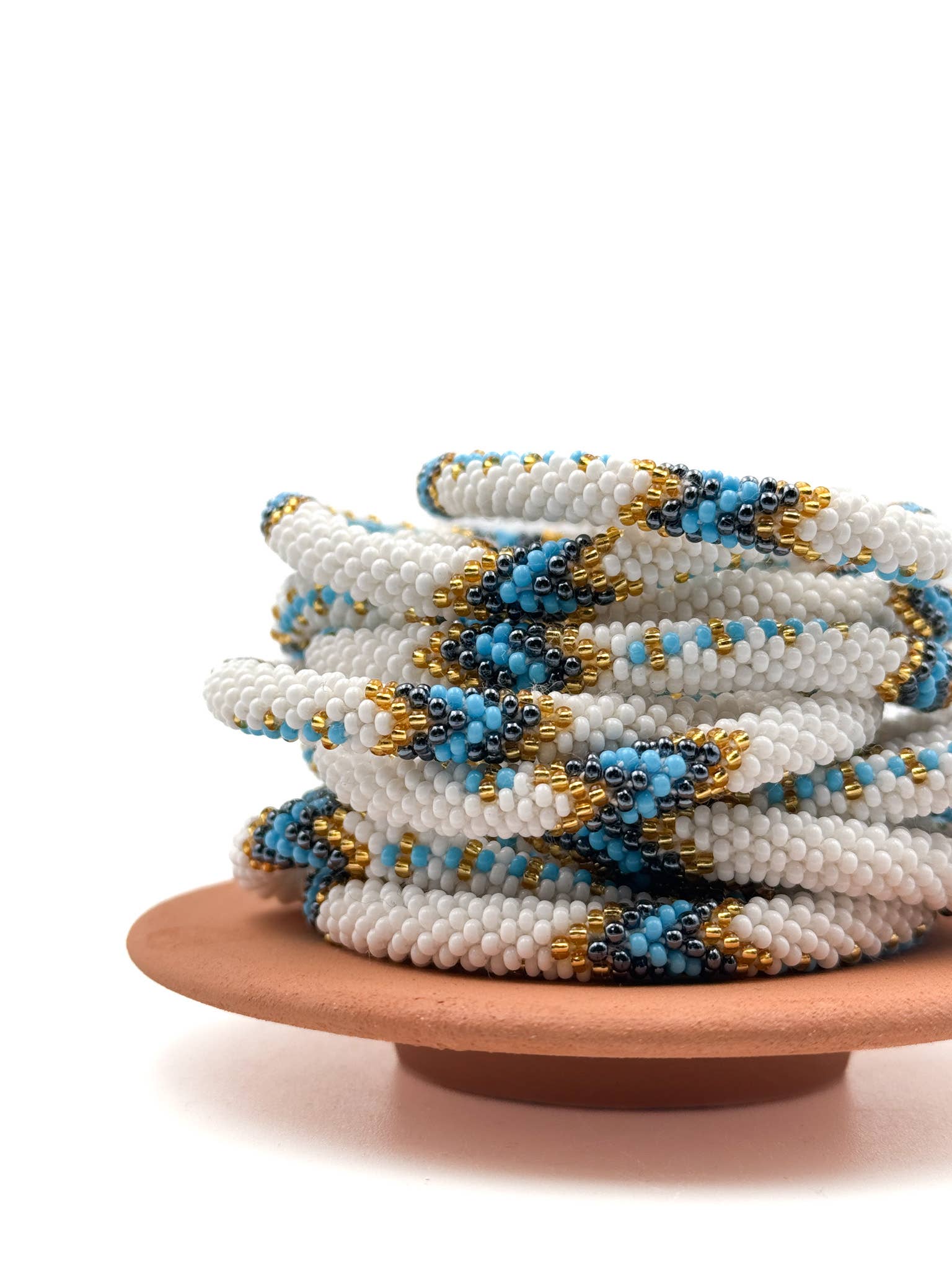Bracelet népalais  perles de verre E35 Blanc Bleu Doré Triangle