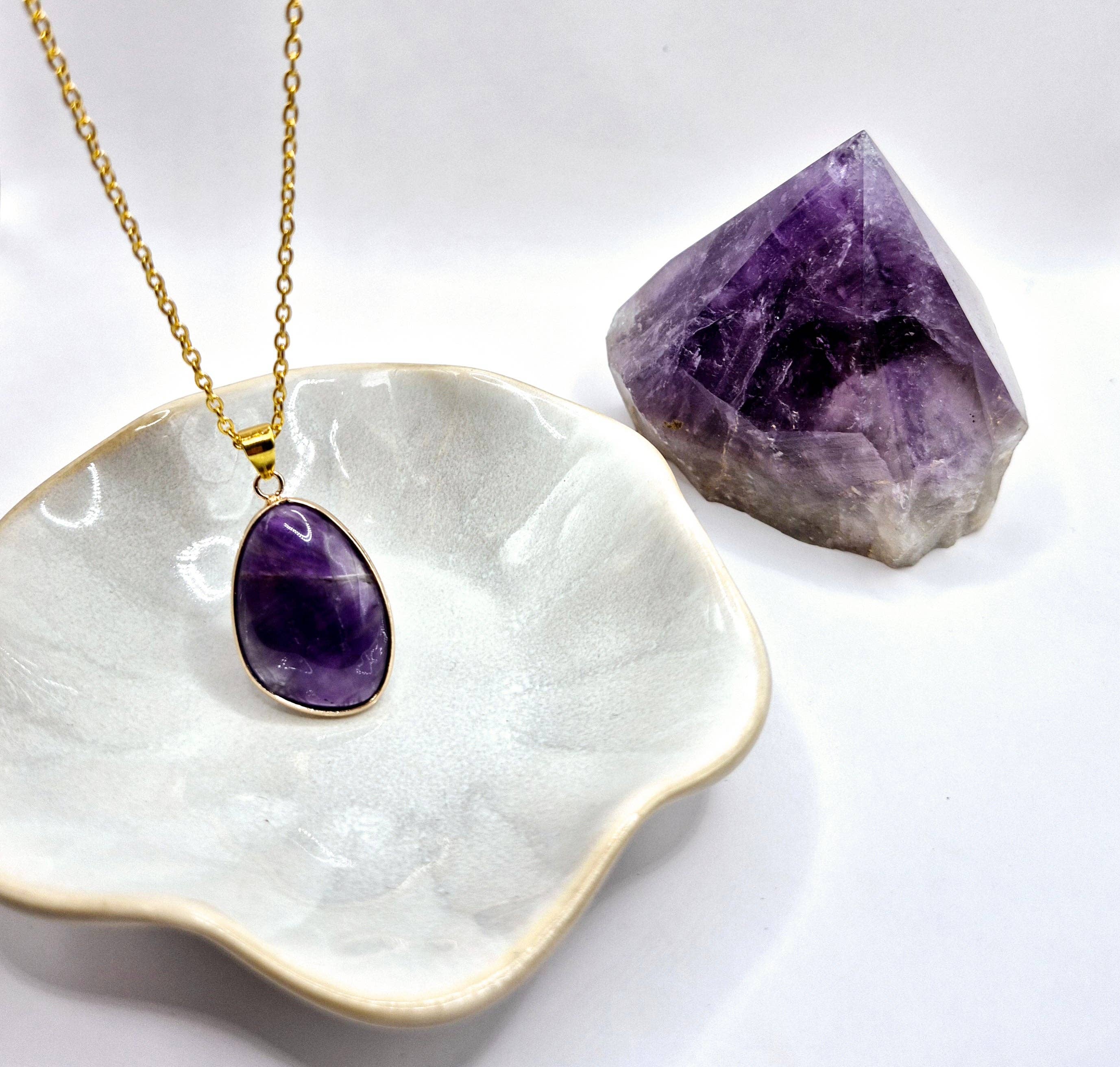 Collier en Améthyste de couleur dorée avec pendentif de 25 mm