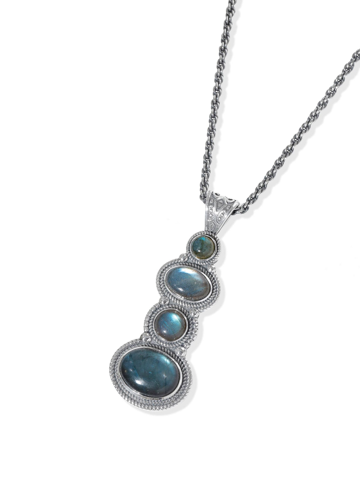Collier artisanal plaqué argent à pendentif dégradé en labradorite