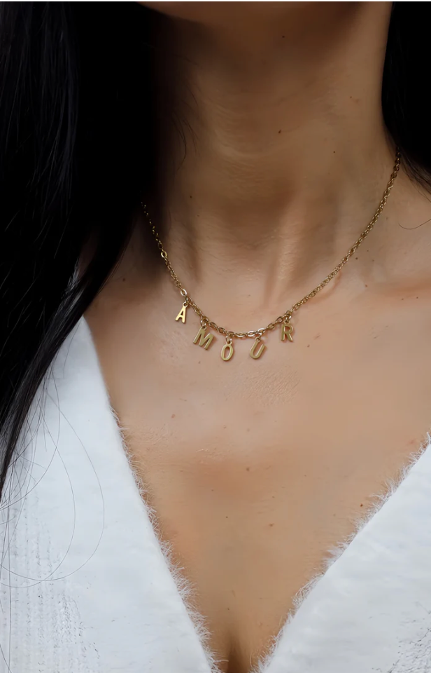 COLLIER • AMOUR • - Doré