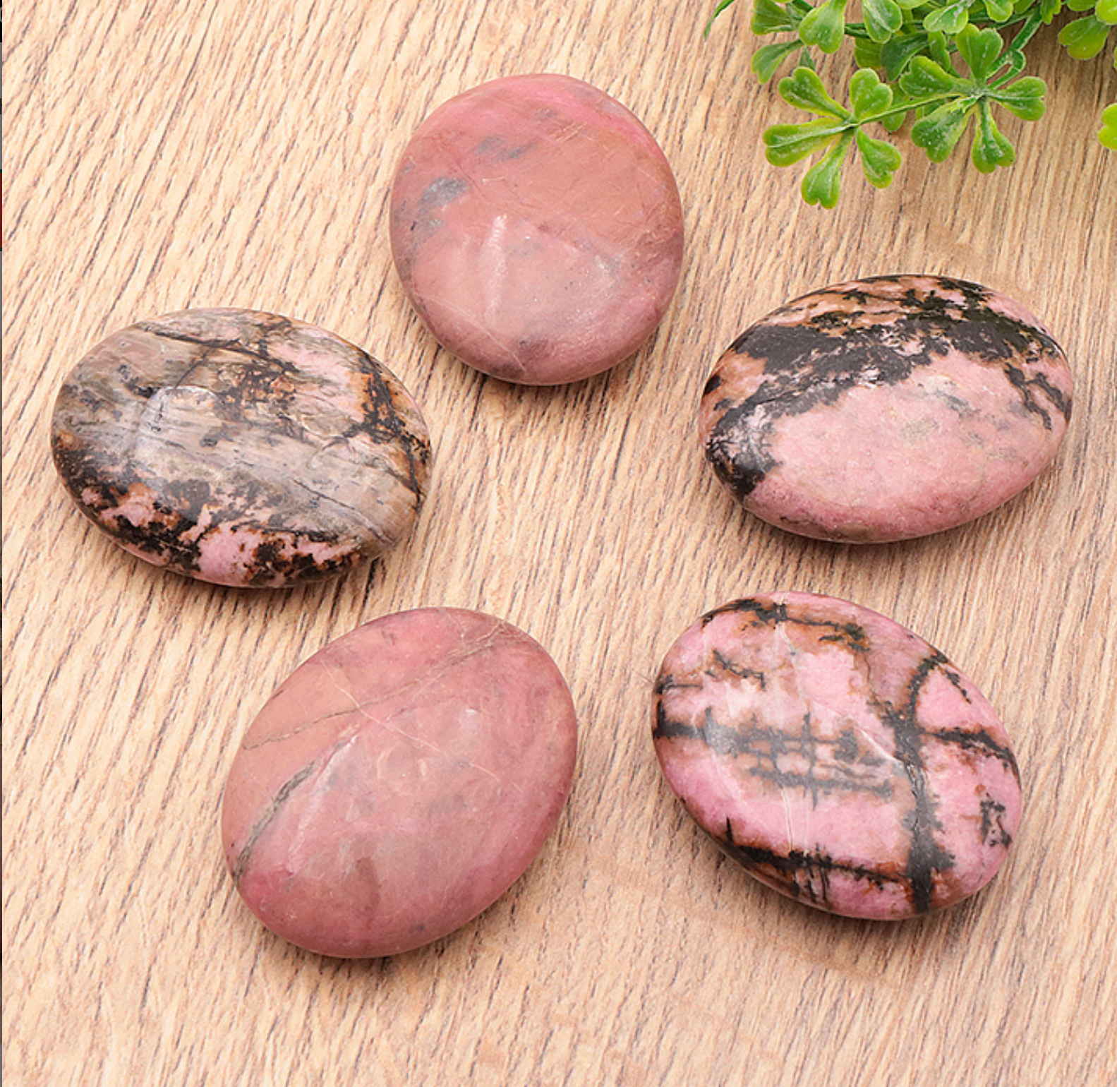 Galet 45mm Rhodonite Madagascar A (1 pièce)