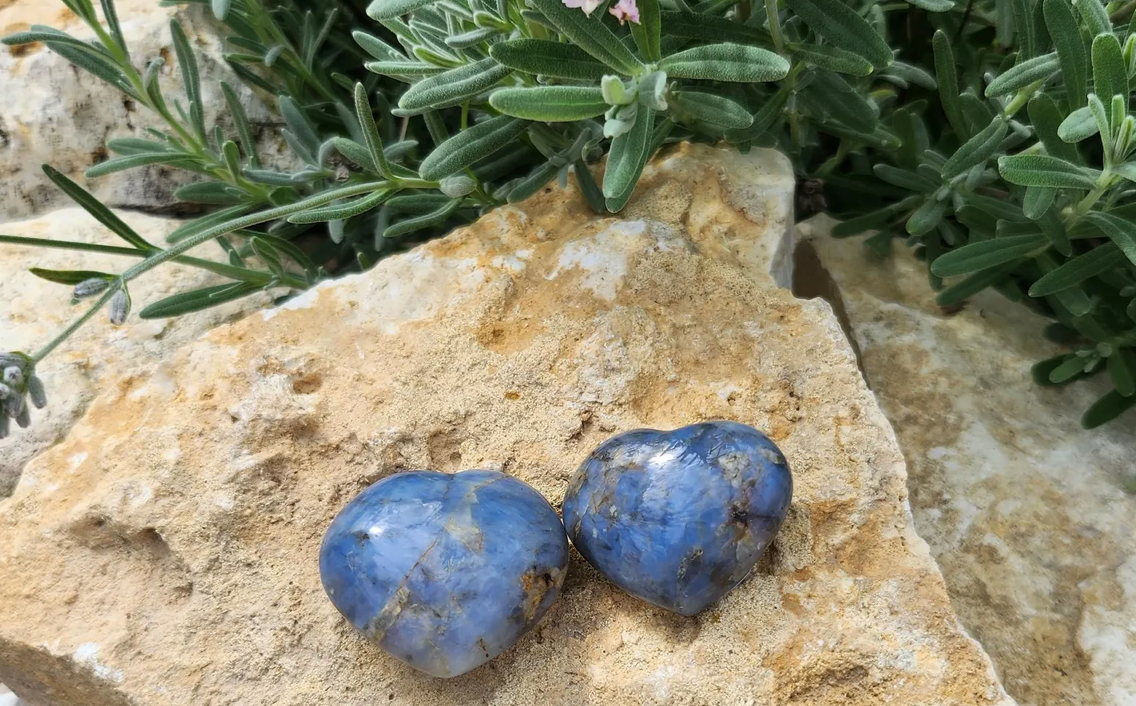 GALET COEUR 35 À 45MM OPALE BLEUE A+