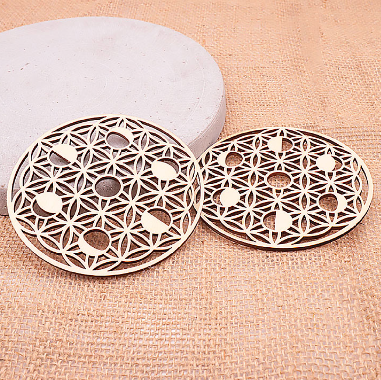 Plaque bois rechargement modèle 03 fleur de vie / phase lunaire creuse decoupée 100mm (1 pièce)