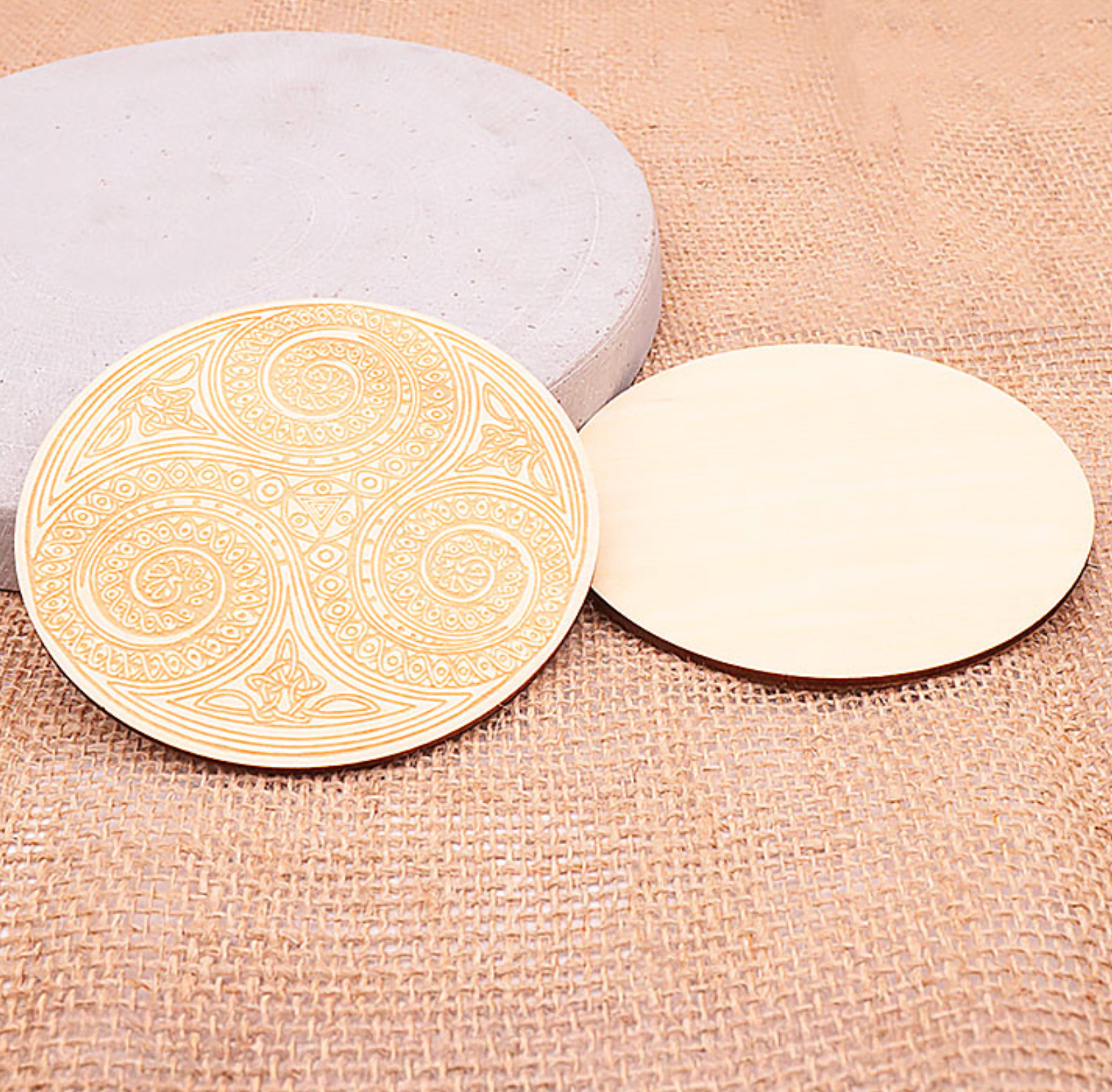 Plaque bois rechargement modèle 19 symbole triskèle arabesque gravée 100mm (1 pièce)