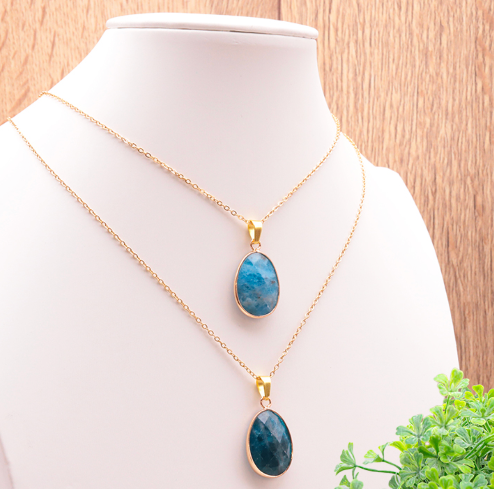 Pendentif serti ovale Apatite bleue A (1 pièce)
