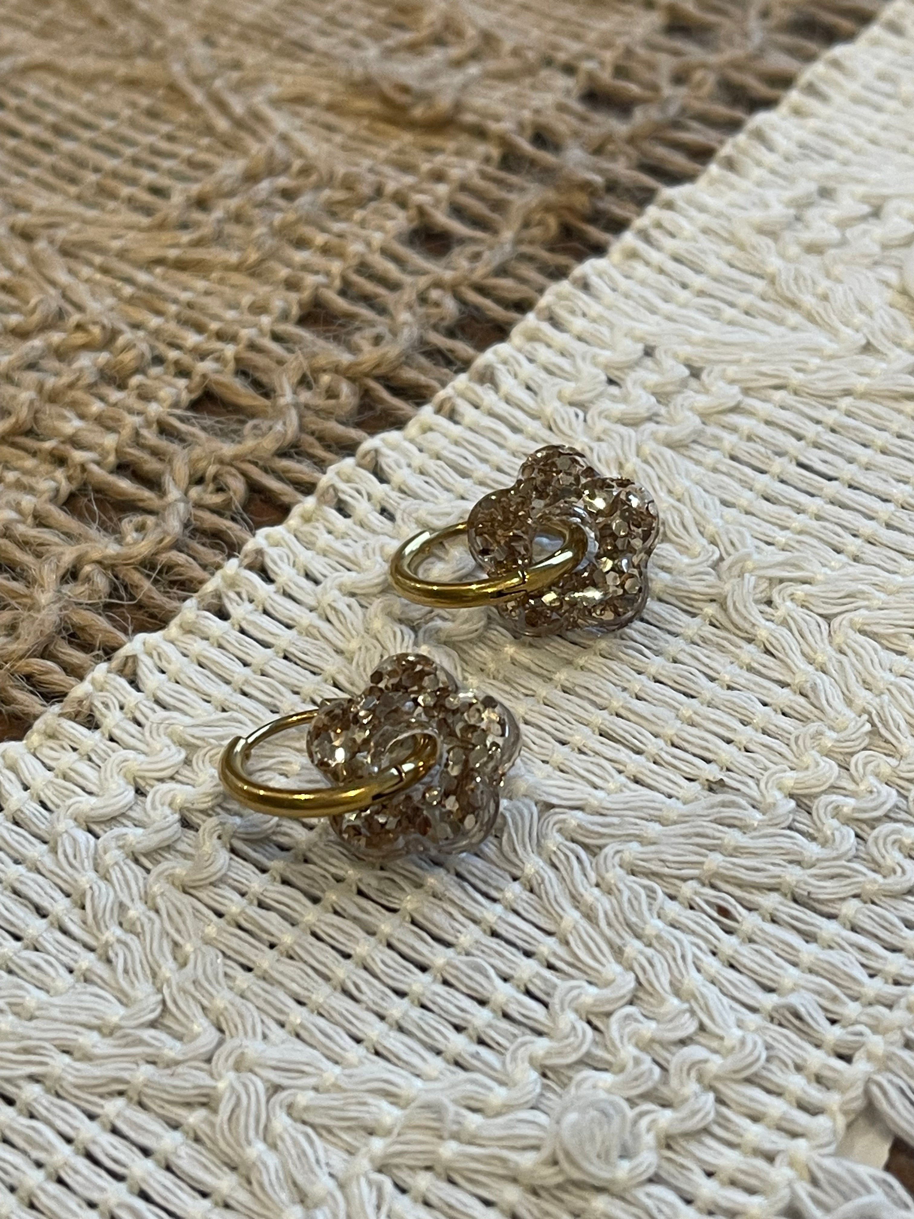 BOUCLES D'OREILLES Créoles Fleurs - Boucles Dorées