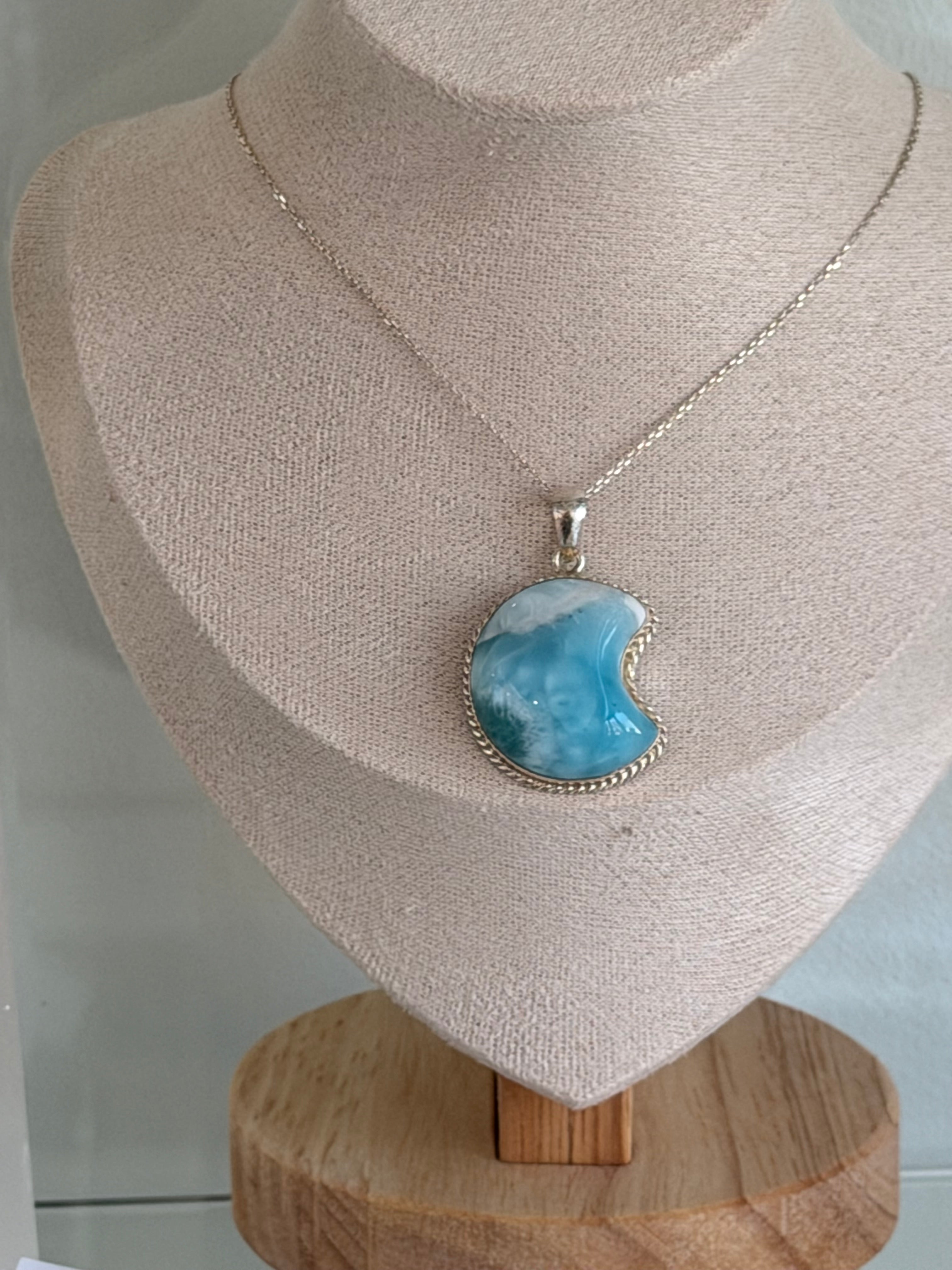 Pendentif Lune Larimar Qualité AAA Extra République Dominicaine